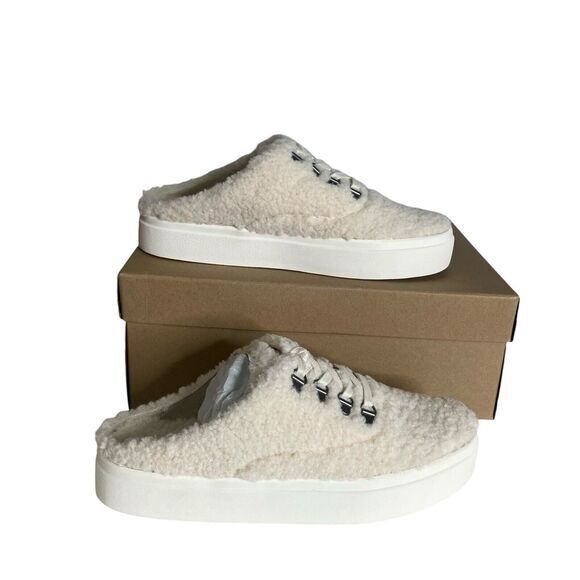 Lucky Brand Womens Tolini Flat‎ Slip On Sneaker Size 7 M 37.5 - Picture 1 of 10